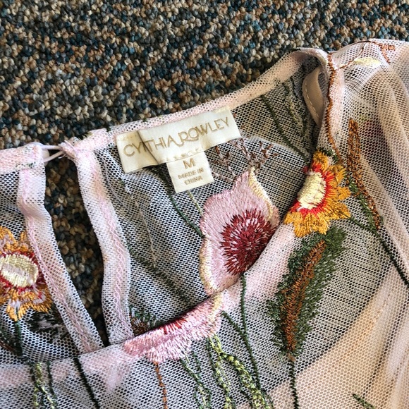 Flower Embroidered long sleeve - Picture 2 of 6